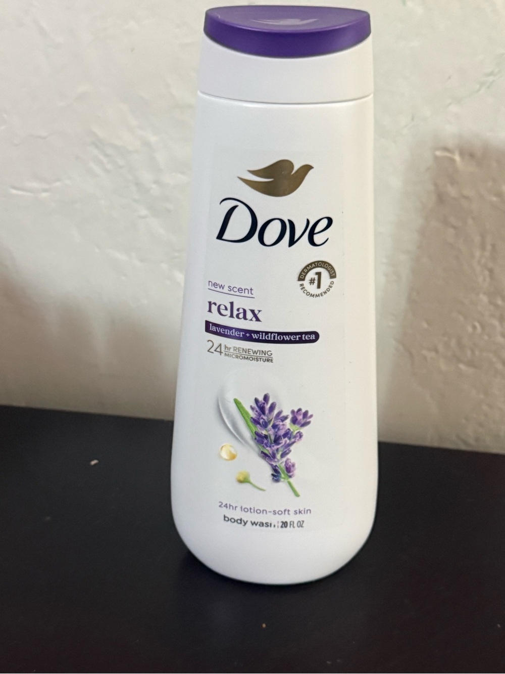 Dove Relax Lavender + Wildflower Tea Body Wash - White & Purple
